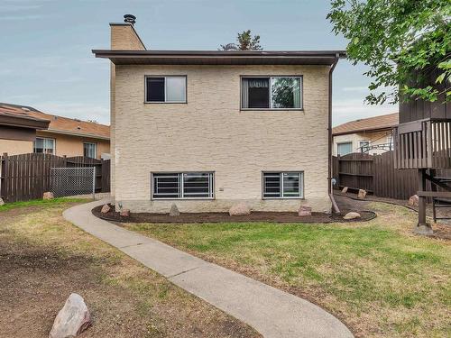 8323 157 Av Nw, Edmonton, AB 