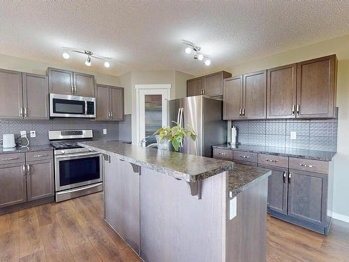 1651 28 Street, Edmonton, AB - Indoor Photo Showing Kitchen With Upgraded Kitchen