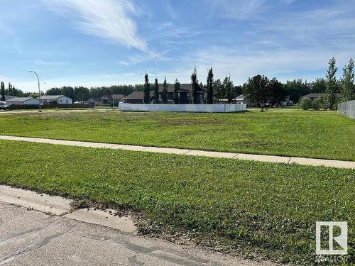 4611 52 Ave, Warburg, AB 