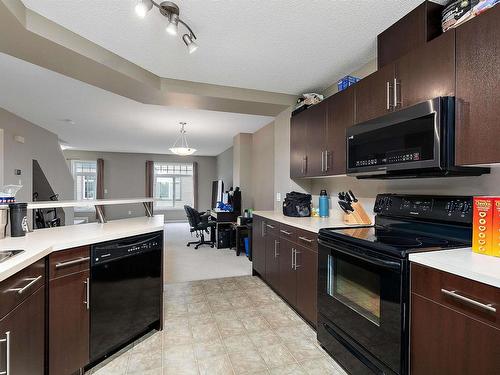 22 465 Hemingway Road, Edmonton, AB - Indoor Photo Showing Kitchen