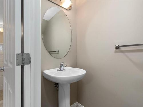 22 465 Hemingway Road, Edmonton, AB - Indoor Photo Showing Bathroom