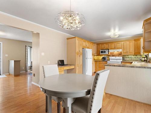 2015 47 St Nw, Edmonton, AB 