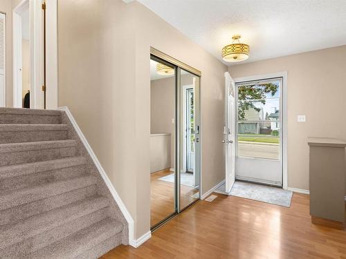 2015 47 St Nw, Edmonton, AB 