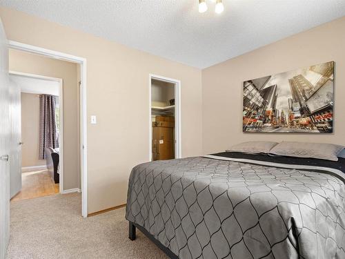 2015 47 St Nw, Edmonton, AB 