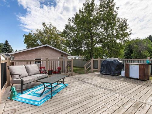 2015 47 St Nw, Edmonton, AB 