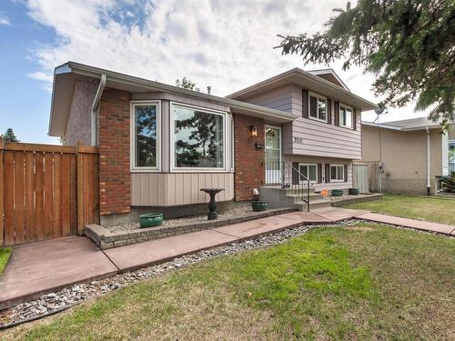 2015 47 St Nw, Edmonton, AB 