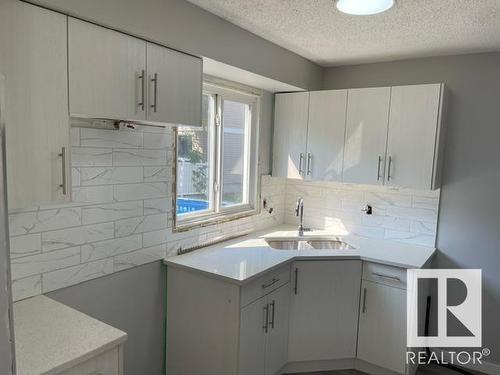 7925 27 Ave Nw, Edmonton, AB - Indoor Photo Showing Kitchen