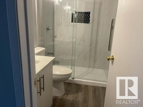 7925 27 Ave Nw, Edmonton, AB - Indoor Photo Showing Bathroom