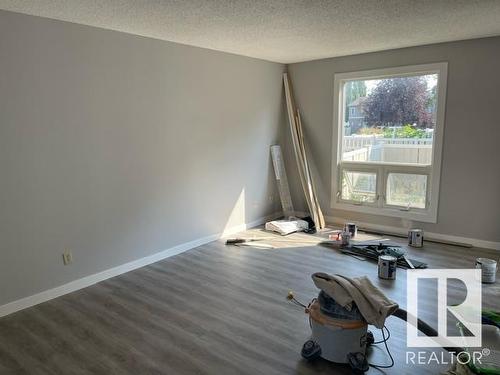 7925 27 Ave Nw, Edmonton, AB - Indoor Photo Showing Other Room