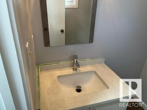 7925 27 Ave Nw, Edmonton, AB - Indoor Photo Showing Bathroom