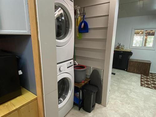 106 11124 Twp Rd 595, Rural St. Paul County, AB - Indoor Photo Showing Laundry Room