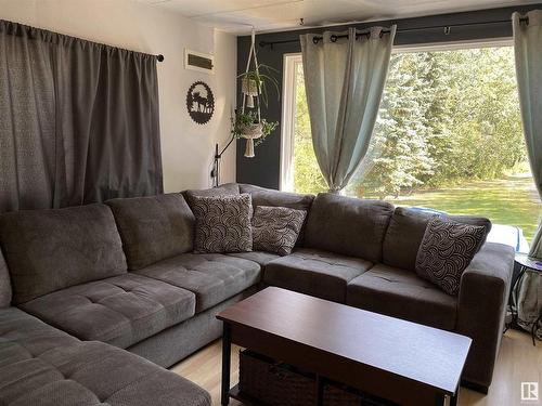 106 11124 Twp Rd 595, Rural St. Paul County, AB - Indoor Photo Showing Living Room