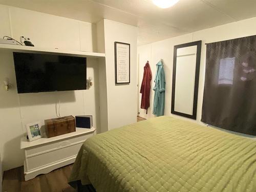 106 11124 Twp Rd 595, Rural St. Paul County, AB - Indoor Photo Showing Bedroom