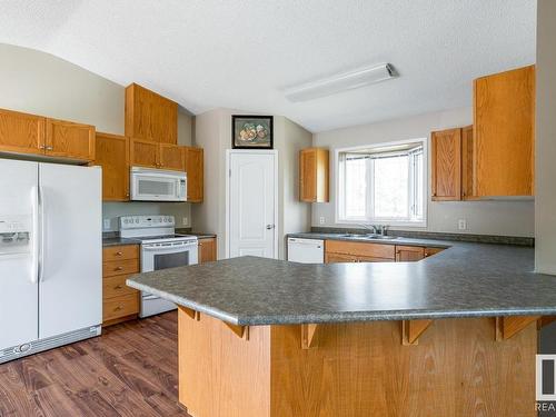 23363 Twp Rd 502, Rural Leduc County, AB - Indoor Photo Showing Kitchen