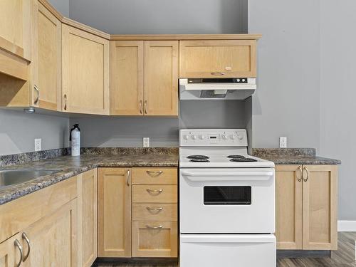 403 10106 105 Street, Edmonton, AB - Indoor Photo Showing Kitchen