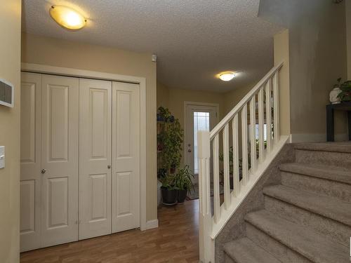 9406 Stein Wy Nw, Edmonton, AB 