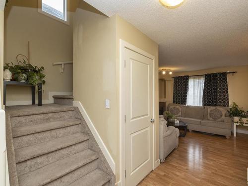 9406 Stein Wy Nw, Edmonton, AB 