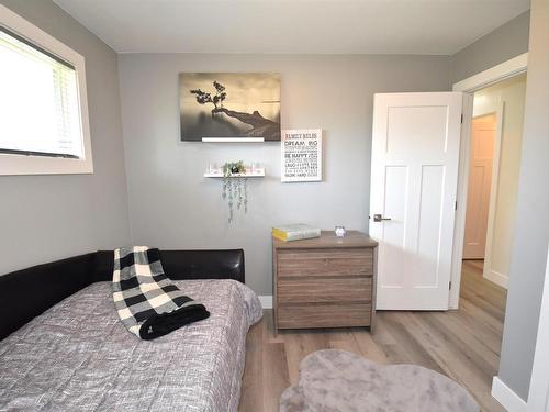 194074 Twp Rd  574, Rural Lamont County, AB - Indoor Photo Showing Bedroom