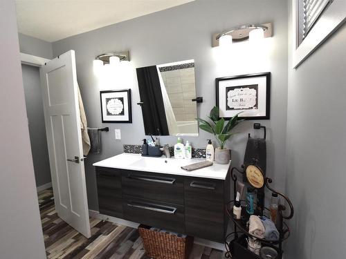 194074 Twp Rd  574, Rural Lamont County, AB - Indoor Photo Showing Bathroom