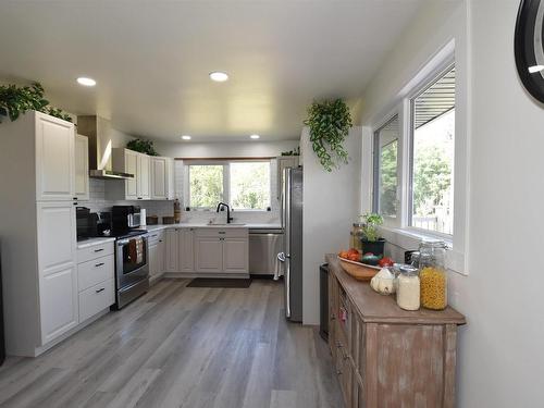 194074 Twp Rd  574, Rural Lamont County, AB - Indoor Photo Showing Kitchen