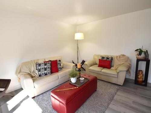 194074 Twp Rd  574, Rural Lamont County, AB - Indoor Photo Showing Living Room