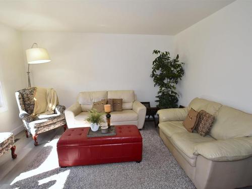 194074 Twp Rd  574, Rural Lamont County, AB - Indoor Photo Showing Living Room