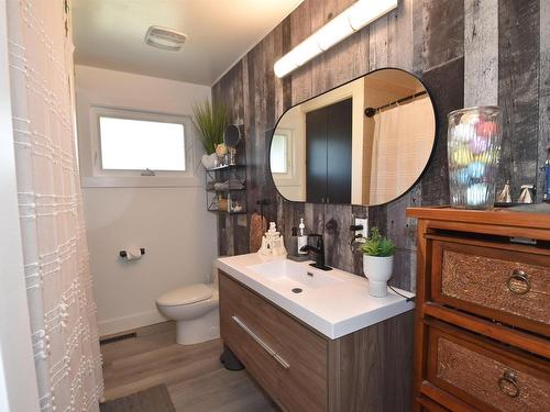 194074 Twp Rd  574, Rural Lamont County, AB - Indoor Photo Showing Bathroom