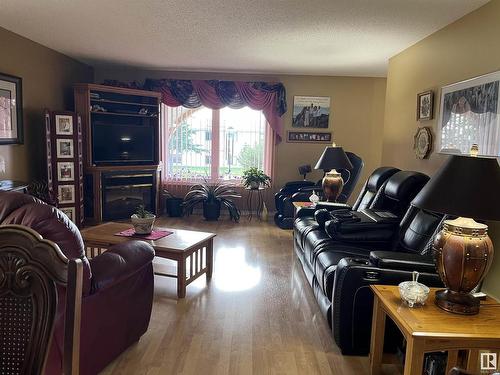 5201 54 St, Elk Point, AB 