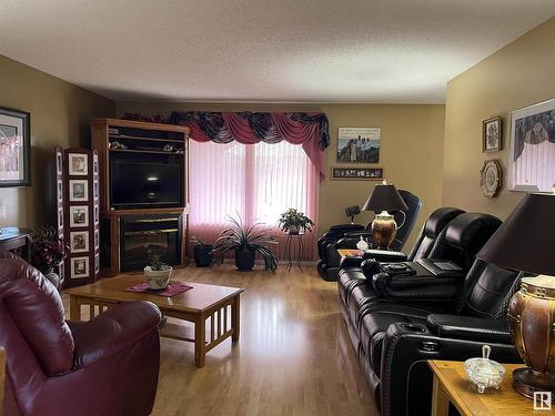 5201 54 St, Elk Point, AB 