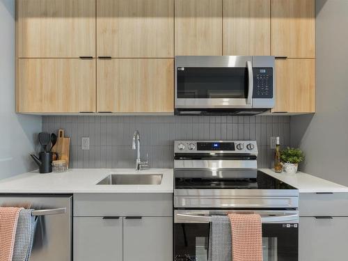 202 11141 84 Avenue, Edmonton, AB - Indoor Photo Showing Kitchen With Upgraded Kitchen