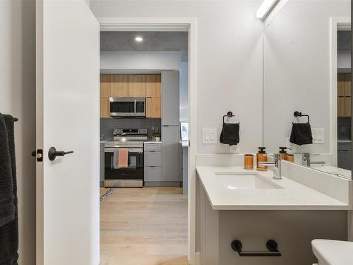 202 11141 84 Avenue, Edmonton, AB - Indoor Photo Showing Bathroom