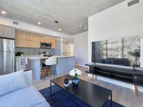 316 11141 84 Avenue, Edmonton, AB - Indoor Photo Showing Living Room