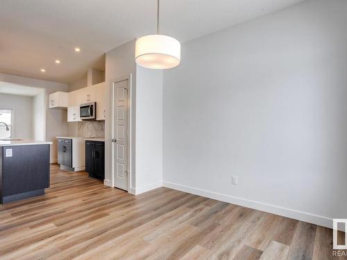 7192 Rosenthal Drive, Edmonton, AB - Indoor Photo Showing Kitchen