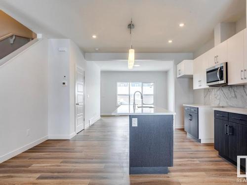 7192 Rosenthal Drive, Edmonton, AB - Indoor Photo Showing Kitchen