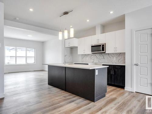 7192 Rosenthal Drive, Edmonton, AB - Indoor Photo Showing Kitchen With Upgraded Kitchen