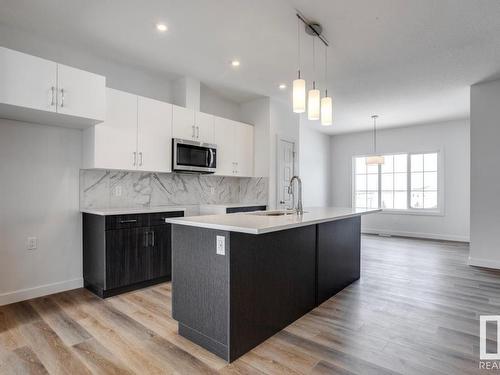 7192 Rosenthal Drive, Edmonton, AB - Indoor Photo Showing Kitchen With Upgraded Kitchen