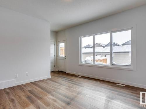 7192 Rosenthal Drive, Edmonton, AB - Indoor Photo Showing Other Room