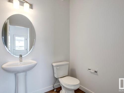 7192 Rosenthal Drive, Edmonton, AB - Indoor Photo Showing Bathroom