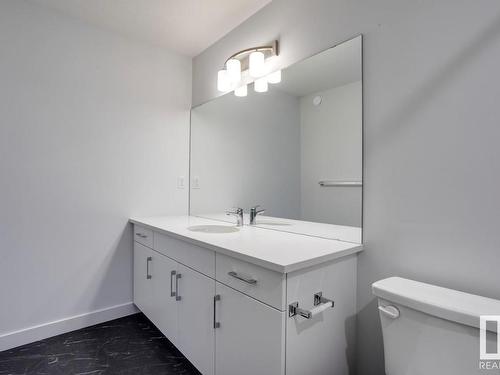 7192 Rosenthal Drive, Edmonton, AB - Indoor Photo Showing Bathroom