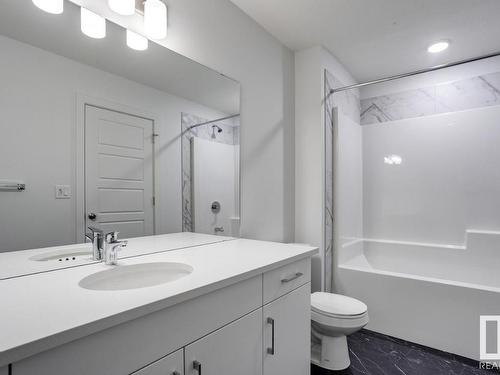 7192 Rosenthal Drive, Edmonton, AB - Indoor Photo Showing Bathroom