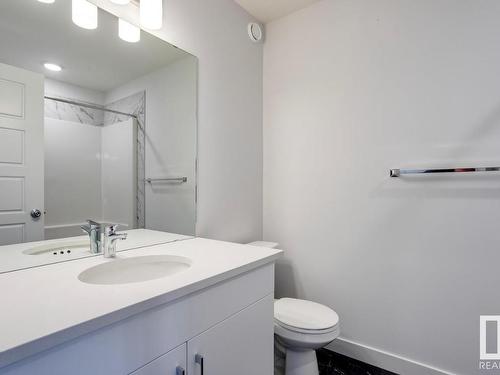 7192 Rosenthal Drive, Edmonton, AB - Indoor Photo Showing Bathroom