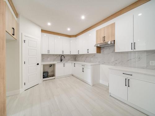 17918 70A Street, Edmonton, AB - Indoor Photo Showing Kitchen