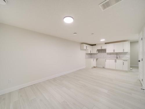 17918 70A Street, Edmonton, AB - Indoor Photo Showing Kitchen