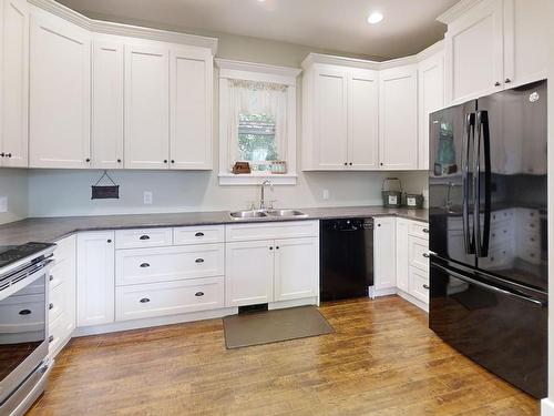 1505 Parkland Drive, Rural Parkland County, AB - Indoor Photo Showing Kitchen With Double Sink