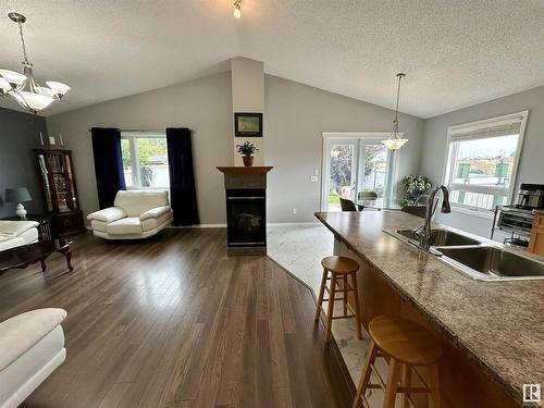 2 Lamplight Dr, Spruce Grove, AB 