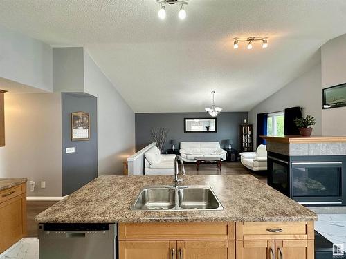 2 Lamplight Dr, Spruce Grove, AB 