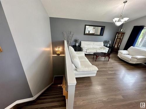 2 Lamplight Dr, Spruce Grove, AB 