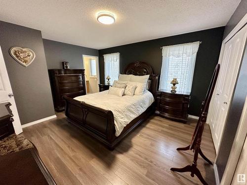 2 Lamplight Dr, Spruce Grove, AB 