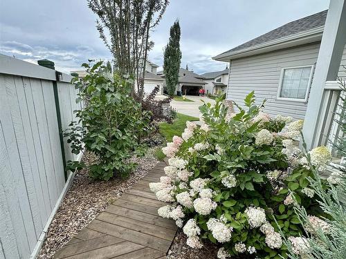 2 Lamplight Dr, Spruce Grove, AB 