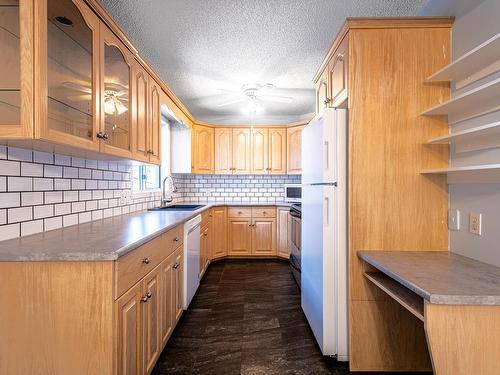 A 4301 48 Street, Leduc, AB - Indoor Photo Showing Kitchen